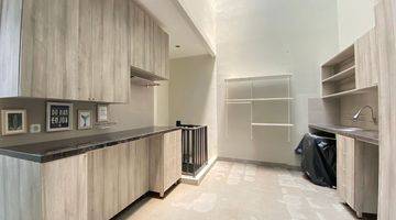 Gambar 5 Rumah Modern 3 Lantai Furnished Dalam Komplek di Kebagusan