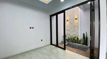 ruang keluarga rumah 3 lantai modern scandinavian