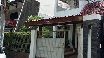 tampak depan rumah 2 lantai dengan fasilitas