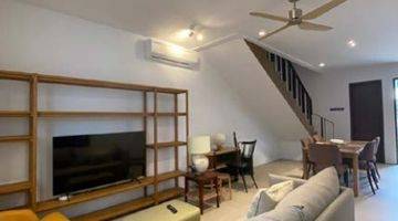 ruang tamu rumah 3 lantai super modern