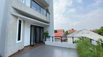 foto lainnya rumah 3 lantai modern scandinavian