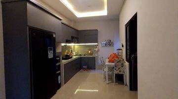 Gambar 4 Rumah Mewah 3 Lantai Semi Furnished Lokasi Strategis di Bulevar