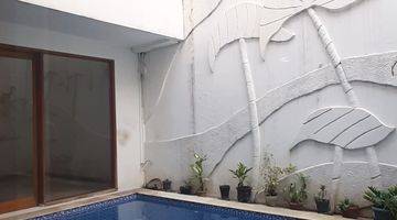 Gambar 5 Cozy house with pool and a bar in Mega Kuningan, South Jkt