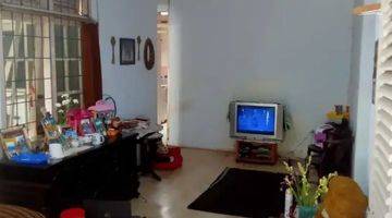 ruang tamu rumah bagus siap huni di