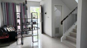 ruang tamu rumah 2 lt. dalam cluster