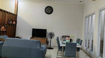 Gambar 2 Rumah 3 Lantai Bagus Semi Furnished Di Lavaletta Modernland