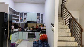 Gambar 4 Rumah 3 Lantai Bagus Semi Furnished Di Lavaletta Modernland