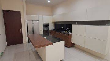 Gambar 4 For Rent House Compound In A Quiet Street Of Ampera. Fully Furnished. 5 Minutes To Simatupang Tolway