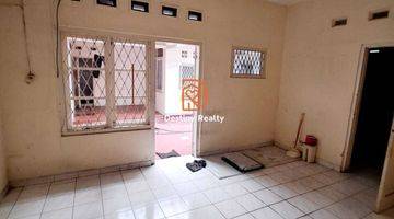 Gambar 5 Rumah Dijual di Daerah Gandaria. Harga Nego.