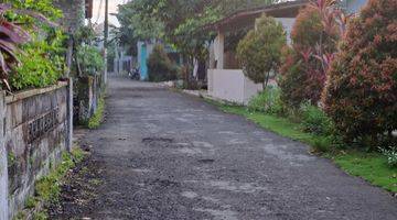 tampak depan tanah strategis tepi aspal di