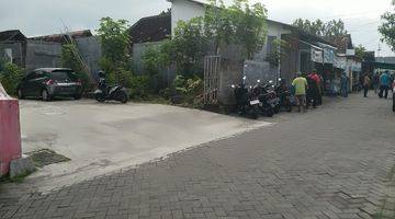 tampak depan tanah premium dekat kampus uny