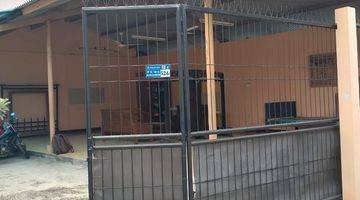 tampak depan rumah  strategis tengah kota  dekat