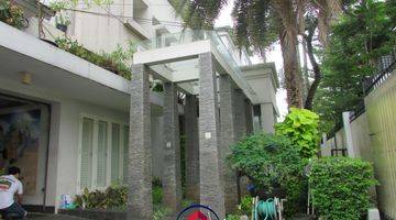 tampak depan rumah 2 lantai tropical modern