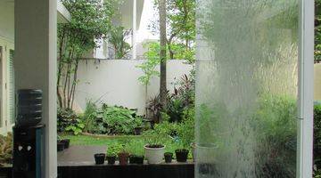 tampak depan rumah 2 lantai tropical modern