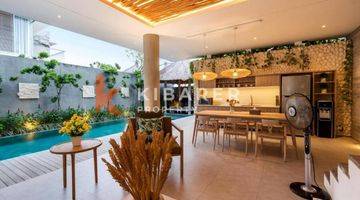 Gambar 2 Modern Two bedroom Villa With Walking Access To The Beach In Petitenget Yrj6009