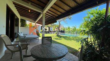 Gambar 1 Beautiful Four Bedroom Enclosed Living Villa In Center Area Of Berawa Canggu Yrt2747