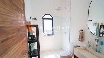 Gambar 2 Stylish Two Bedroom Enclosed Living Room Villa Set In Padonan Yrr3199