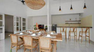 Gambar 1 Charming Three bedroom Villa With Enclosed Living Area In Central Seminyak Yrr3473