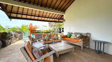 Gambar 3 Beautiful Four Bedroom Enclosed Living Villa In Center Area Of Berawa Canggu Yrt2747