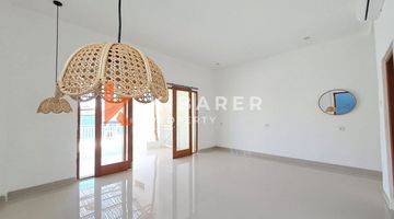 Gambar 4 Unfurnished Three bedrooms Villa In Three Storey With Rooftop Located In Central Canggu Area Yrc5007