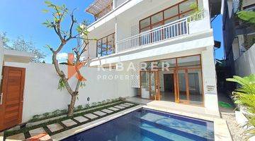 Gambar 1 Unfurnished Three bedrooms Villa In Three Storey With Rooftop Located In Central Canggu Area Yrc5007