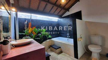 Gambar 5 Beautiful Four Bedroom Enclosed Living Villa In Center Area Of Berawa Canggu Yrt2747