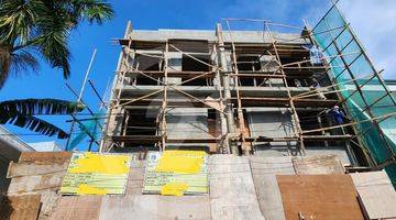 tampak depan rumah baru muara karang hadap