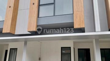 tampak depan rumah baru sudah jadi surya