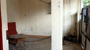 garasi/carport rumah tingkat dijual cepat di