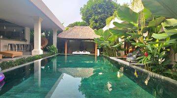 Gambar 1 Beautiful Villa With 4bedrooms  For Lease Near Seminyak