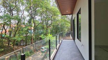 Gambar 2 Modern Facade Introvert House, View Hijau di Greencove Bsd