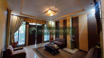 ruang tamu rumah 2 lantai bagus furnished