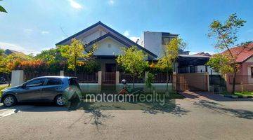 tampak depan rumah bagus komp puri dago