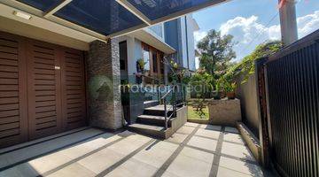 garasi/carport rumah 2 lantai bagus shm