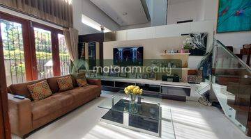 ruang keluarga rumah 2 lantai bagus shm