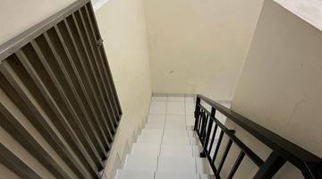 Gambar 5 Rumah 2 Lantai Full Furnished Bagus Aeroland Residence Tangerang