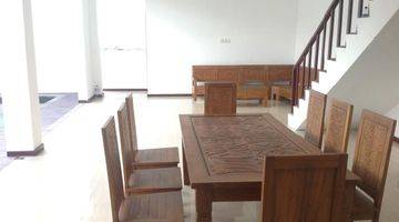 ruang tamu villa premium dekat pantai jimbaran