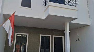 Gambar 1 Rumah 2 Lantai Baru American Clasic Balkon Dekata Ke Jalan Utama