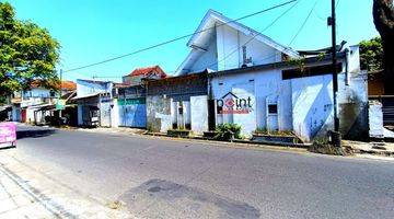tampak depan rumah murah tepi jalan raya