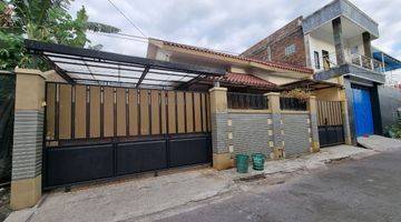 tampak depan rumah luas nyaman dekat graha