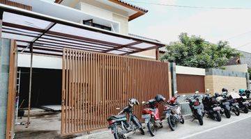 tampak depan rumah 2 lantai mewah nyaman
