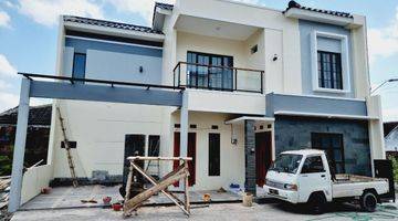 Gambar 1 Rumah 2 Lantai Minimalis Town House Nusukan Banjarsari 