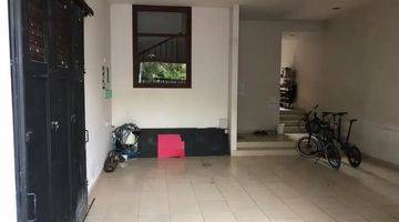 Gambar 2 Rumah Siap Huni Pakuwon City Row Jalan Raya