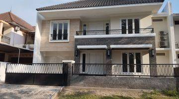 Gambar 1 Rumah 2 Lantai Minimalis Depan Taman Villa Royal Pakuwon City