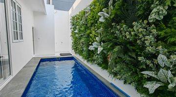 kolam renang brand new the leaves rumah