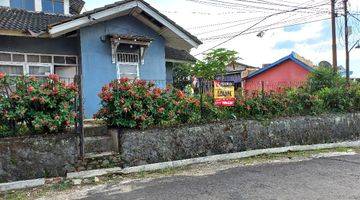tampak depan rumah dijual di komplek bukit