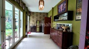 ruang keluarga rumah siap huni di kota