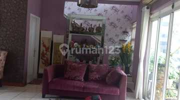 ruang tamu rumah siap huni di kota