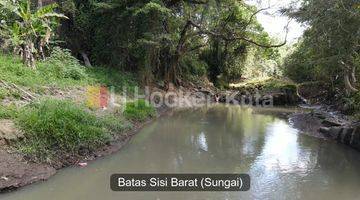 Gambar 1 Tanah Tepi Sungai Dekat Pererenan Canggu 