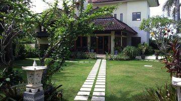 tampak depan near finns beach club tropical
